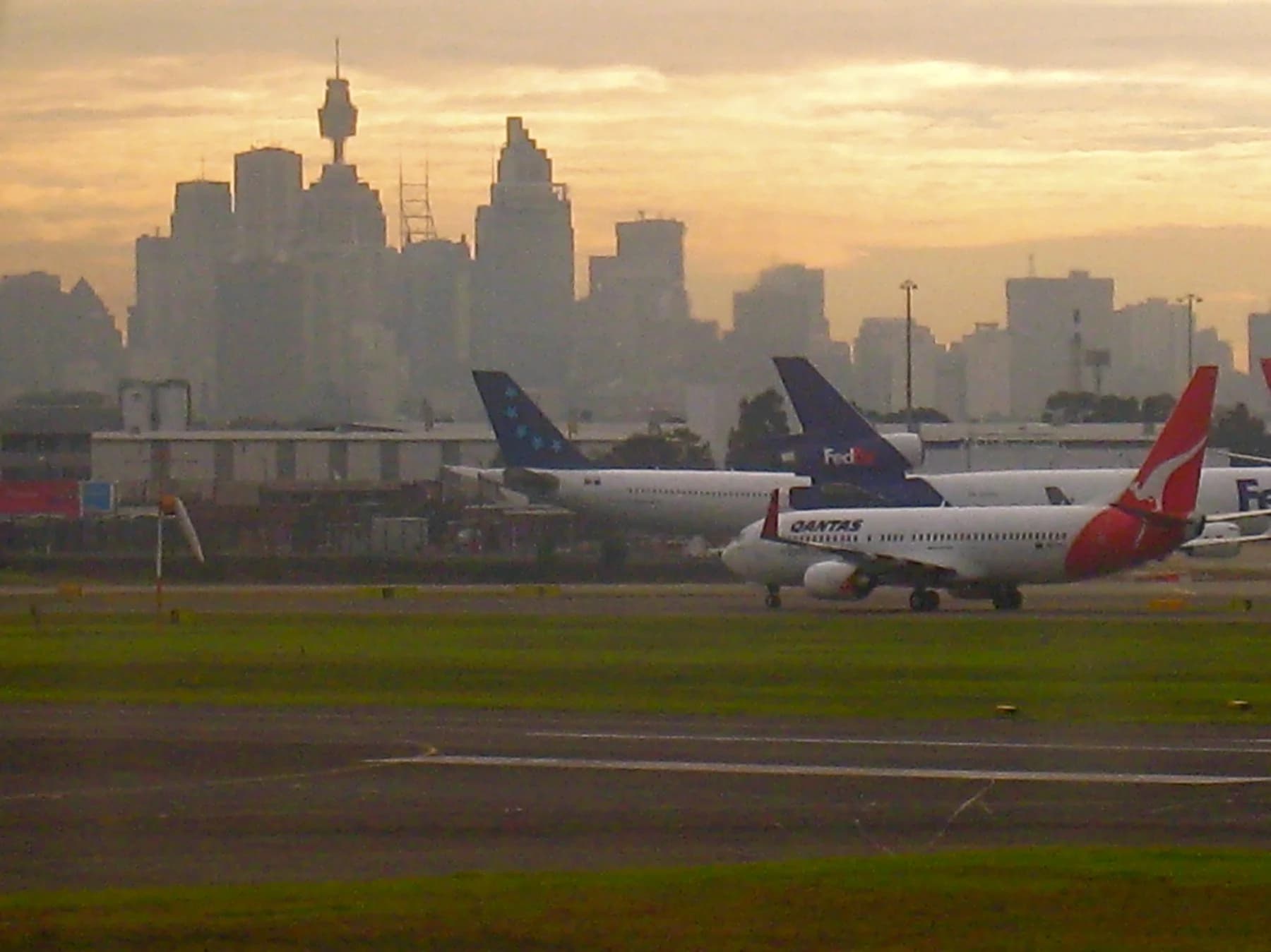 Sydney Airport to the City: Train, Bus and Rideshare